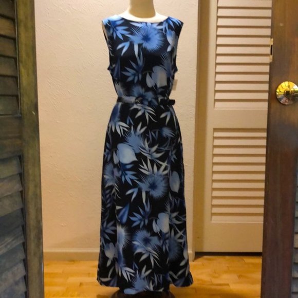 Leslie Belle Dresses & Skirts - Navy and Light Blue Floral Sleeveless Dress